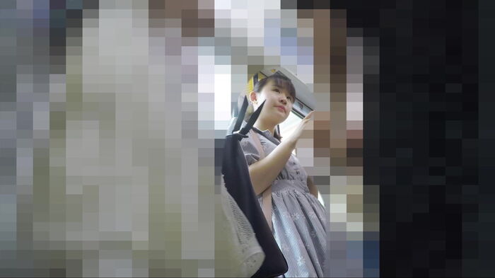 [upskirt563 upside-down shooting JK] A one-piece ponite beautiful girl who wears a cotton P with a white plump thighs and buttocks that are quite erotic 22th image