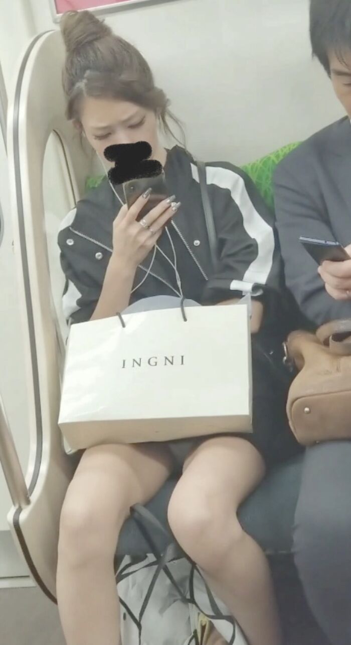 【Panty Shot on the Train】The Story of Panty Shot on the Train 4th image