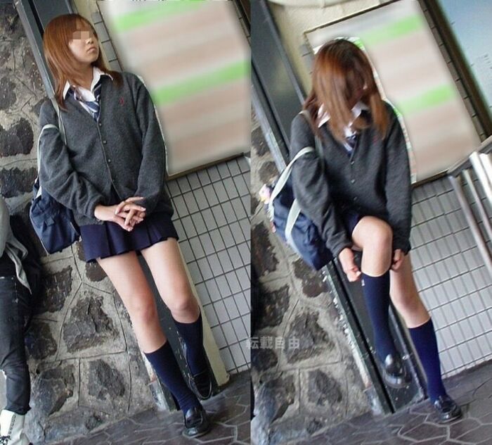 Is this more important than panchira ...? If a high school student fixes his socks on the side of the road, there is a high probability that he will panchira www 15th image