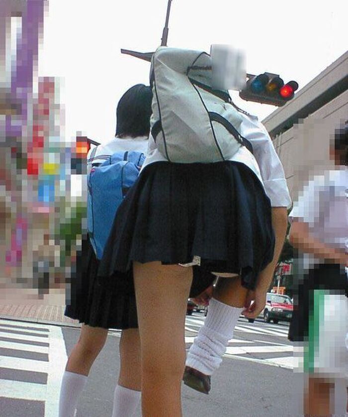 Is this more important than panchira ...? If a high school student fixes his socks on the side of the road, there is a high probability that he will panchira www 8th image