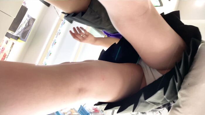 [upskirt398 upside down shooting JK] White thighs extending from black mini and white P are destructive short cuts suitable plain clothes JK 29th image