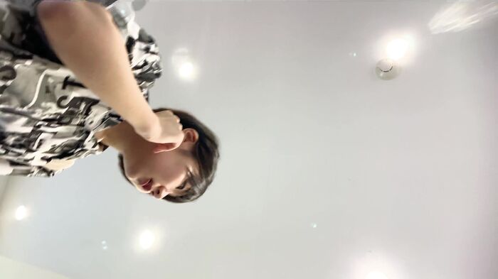 [upskirt398 upside down shooting JK] White thighs extending from black mini and white P are destructive short cuts suitable plain clothes JK 31th image