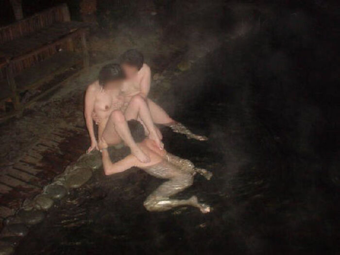 温泉セックス不可避な露天風呂（混浴あり）のエロ画像 40th image