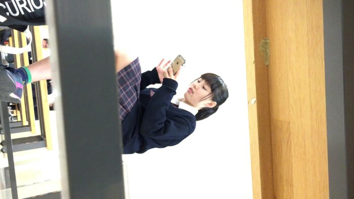 [upskirt376 upside-down shooting JK] On the eyebrows that will be taken with a light pink P 4th image