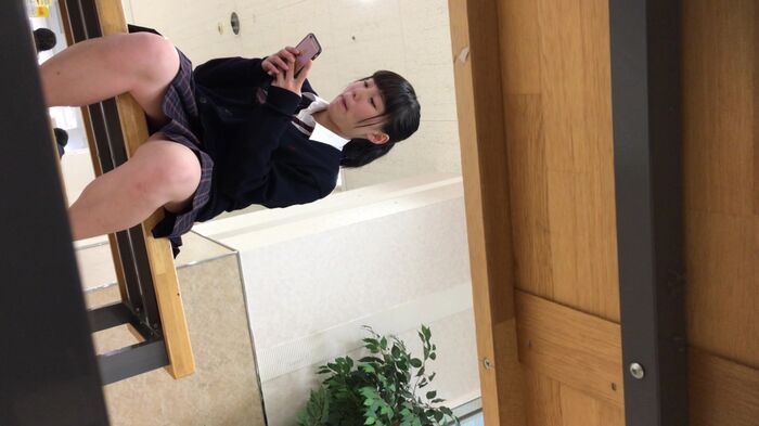 [upskirt376 upside-down shooting JK] On the eyebrows that will be taken with a light pink P 5th image