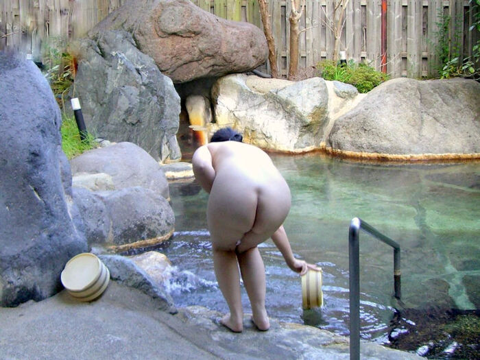 お尻が無防備な露天風呂ケツ撮りエロ画像 41th image