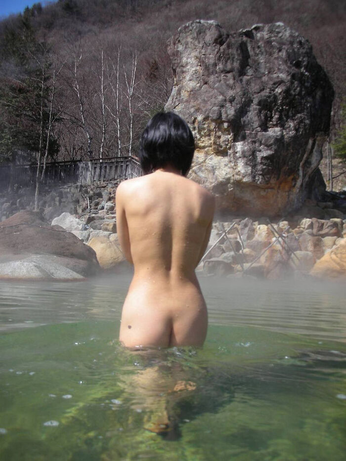 お尻が無防備な露天風呂ケツ撮りエロ画像 69th image