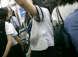 Wakichira image of summer clothes JK with the sides peeking out of the gap in the sleeves