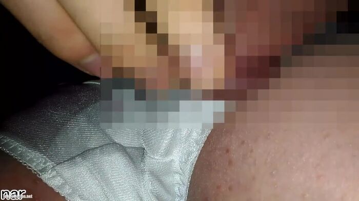 [EROS692 Train Chikan] A video of JK's fierce expression rolling up an excellent skirt and touching a white P with a napkin 36th image