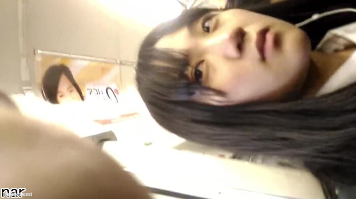 [EROS692 Train Chikan] A video of JK's fierce expression rolling up an excellent skirt and touching a white P with a napkin 42th image
