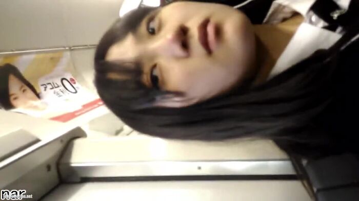[EROS692 Train Chikan] A video of JK's fierce expression rolling up an excellent skirt and touching a white P with a napkin 43th image