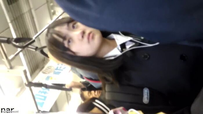 [EROS692 Train Chikan] A video of JK's fierce expression rolling up an excellent skirt and touching a white P with a napkin 45th image