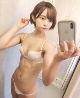 A wonderful chicken encer who exposes her underwear in exchange for likes on SNS