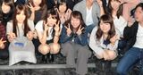 The golden rule is to have a girl sit in the front row! There's Zoom! The panchira in the group photo is shiko w