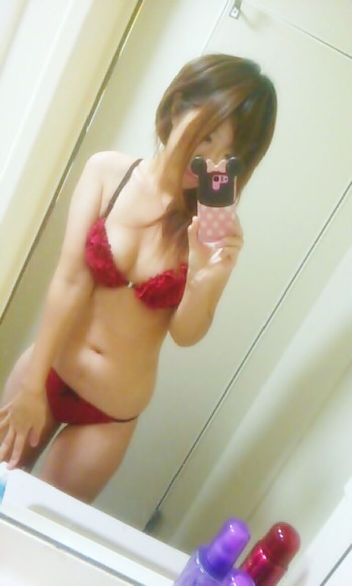 It is a topic that SNS j girls have finally come to the era of exposing their underwear in exchange for likes w 4th image