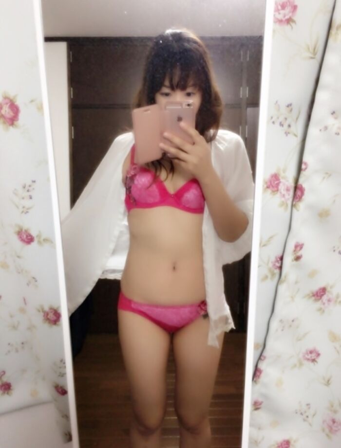 It is a topic that SNS j girls have finally come to the era of exposing their underwear in exchange for likes w 5th image