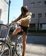 【Bicycle Panty Shot】Thank you for showing your pants on a bicycle