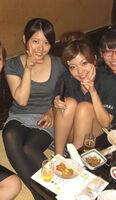 [Rear full panchira] Panty shot with a nice smile is ultra shiko w