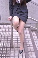 An older sister who exposes sexy beautiful legs that are riveted to her eyes wwwwww