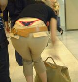 - It's dangerous to see the crack of the buttocks of the girl who is low-rise and hamipan!!