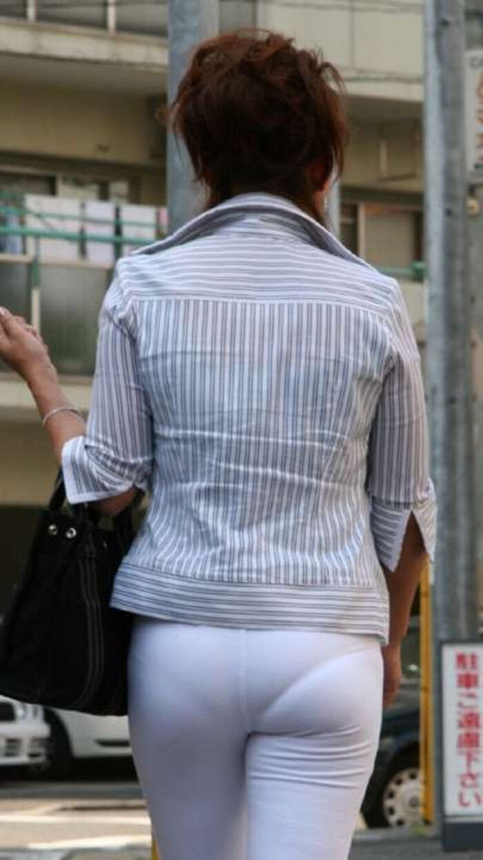 [Image] Dosukehe OL who is walking to show off her plump buttocks on purpose w 10th image