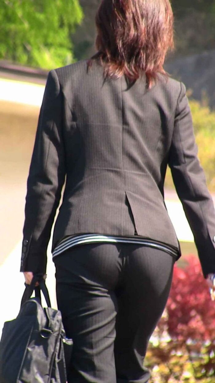 [Image] Dosukehe OL who is walking to show off her plump buttocks on purpose w 19th image