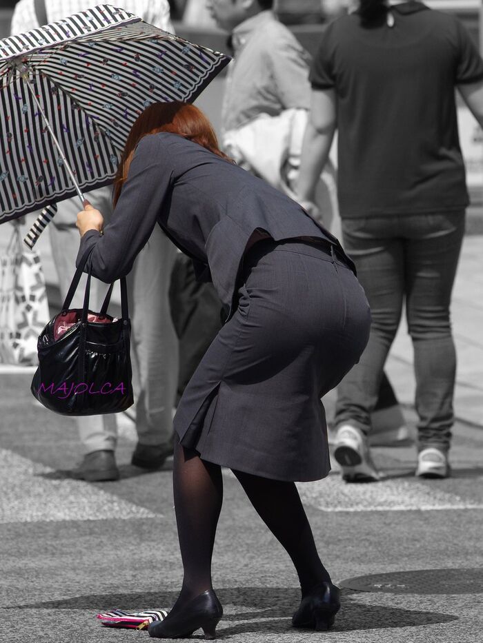 [Image] Dosukehe OL who is walking to show off her plump buttocks on purpose w 20th image