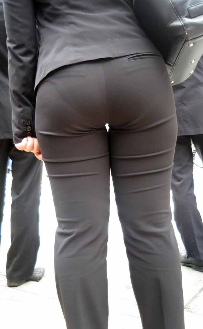 [Image] Dosukehe OL who is walking to show off her plump buttocks on purpose w 34th image