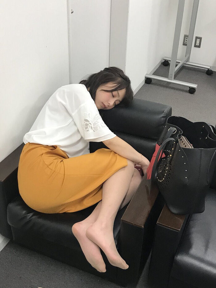 [Image] Dosukehe OL who is walking to show off her plump buttocks on purpose w 40th image