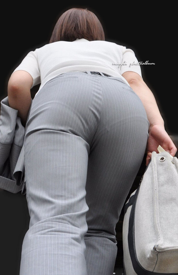 [Image] Dosukehe OL who is walking to show off her plump buttocks on purpose w 5th image