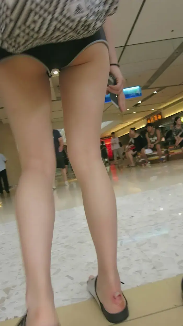 67 erotic images with the best panchira and buttocks protruding from the hem of hot pants 11th image