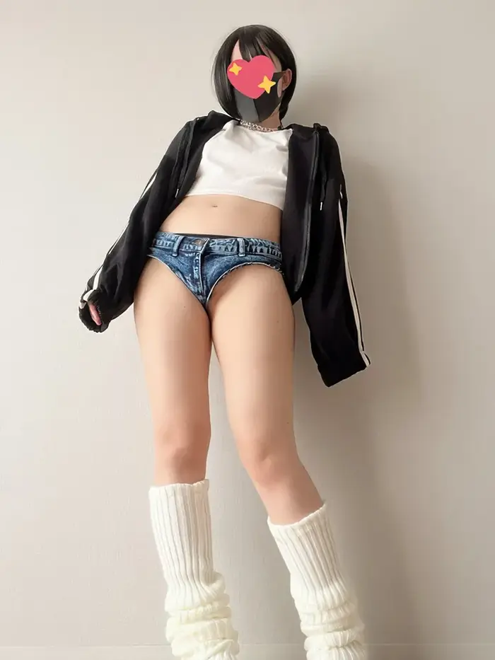 67 erotic images with the best panchira and buttocks protruding from the hem of hot pants 48th image