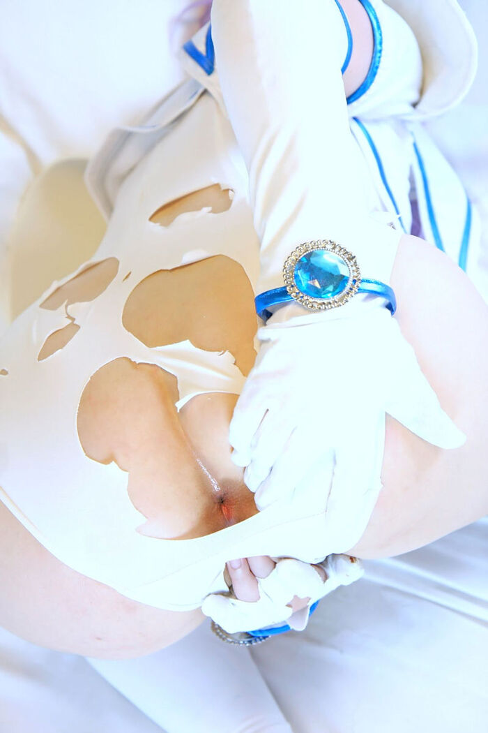 Erotic image of a cosplayer showing an OK anal hole in the buttocks 24th image