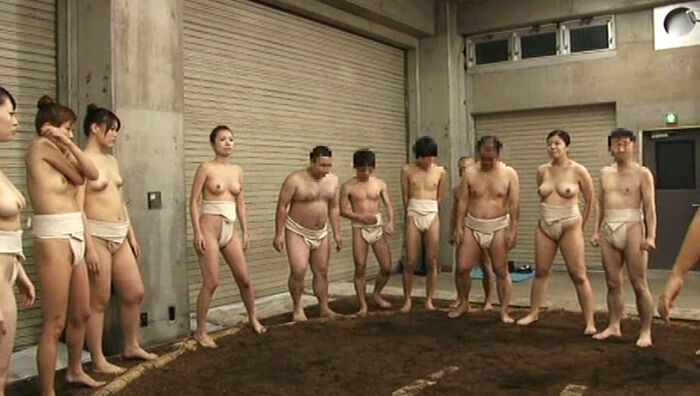 - Erotic images of a female sumo wrestler in a swirling appearance 4th image