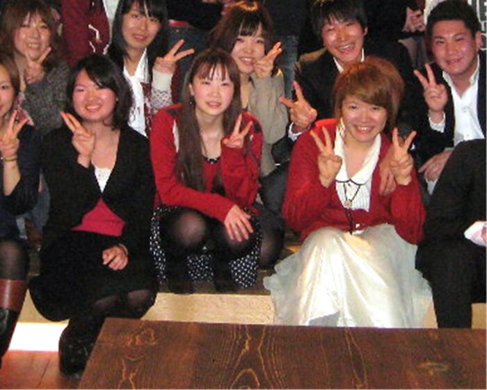 大変お世話になったクラスメイト、その理由が集合写真でのパンチラだったのは本人は知らない 10th image