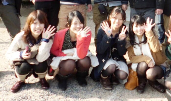 大変お世話になったクラスメイト、その理由が集合写真でのパンチラだったのは本人は知らない 18th image