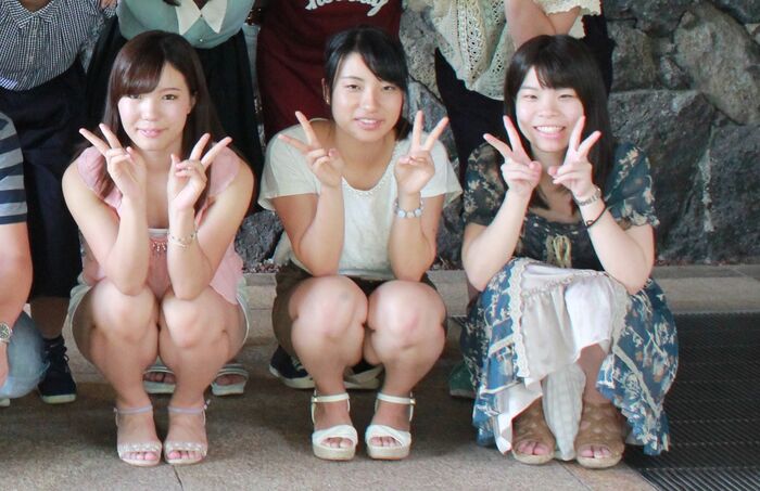 大変お世話になったクラスメイト、その理由が集合写真でのパンチラだったのは本人は知らない 3th image