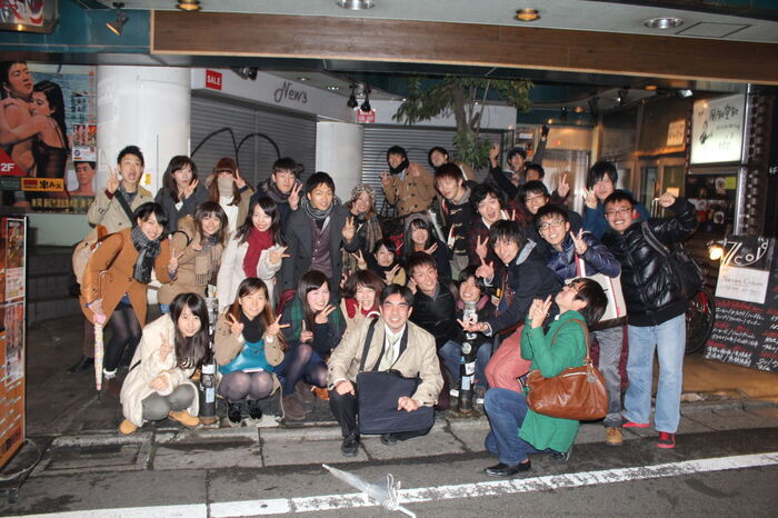 大変お世話になったクラスメイト、その理由が集合写真でのパンチラだったのは本人は知らない 7th image