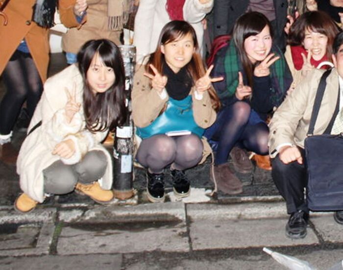大変お世話になったクラスメイト、その理由が集合写真でのパンチラだったのは本人は知らない 8th image