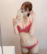 SNS girls with strong approval demands expose themselves even in their underwear