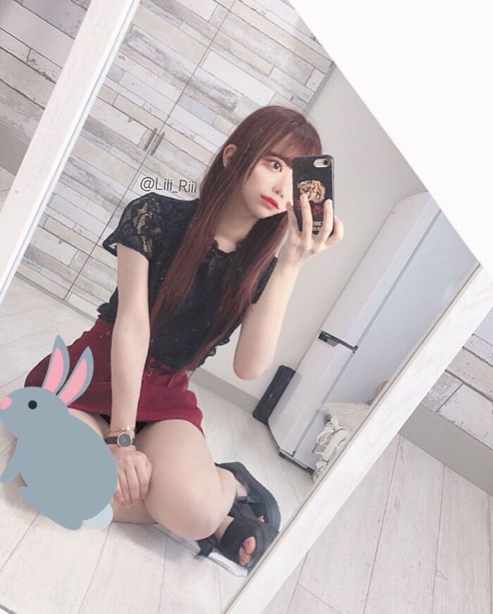 SNS girls with strong approval demands expose themselves even in their underwear 10th image