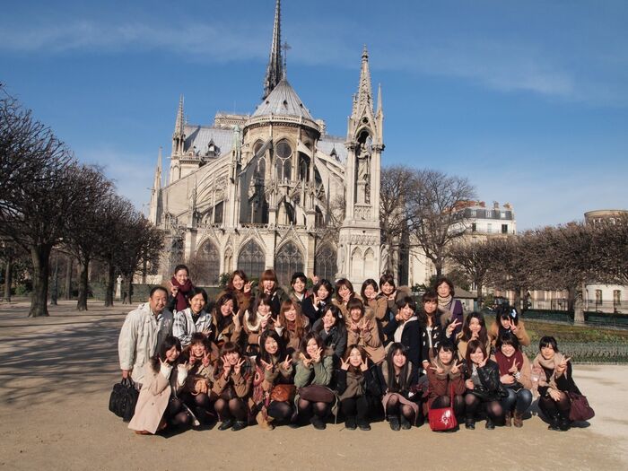 If you look at the group photo, you should be the only one who looks for a girl with panchira in the front row 10th image