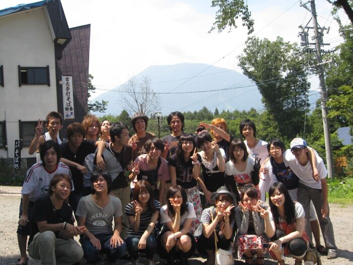 If you look at the group photo, you should be the only one who looks for a girl with panchira in the front row 13th image
