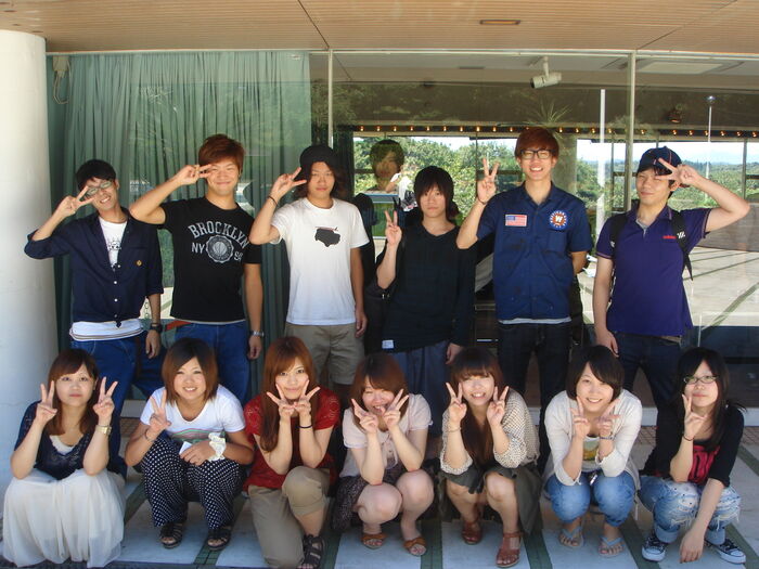 If you look at the group photo, you should be the only one who looks for a girl with panchira in the front row 18th image