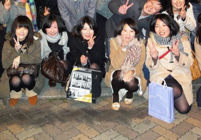 If you look at the group photo, you should be the only one who looks for a girl with panchira in the front row 7th image