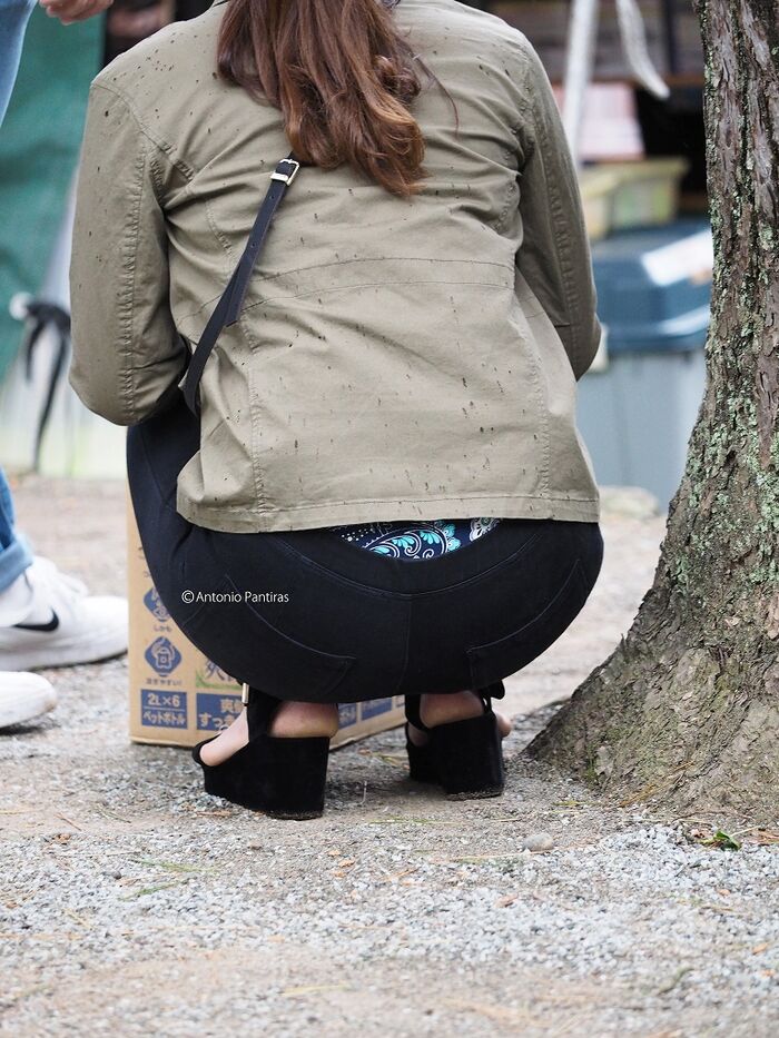 おお！チラリと光る腰パンチラがやけにエロい 3th image