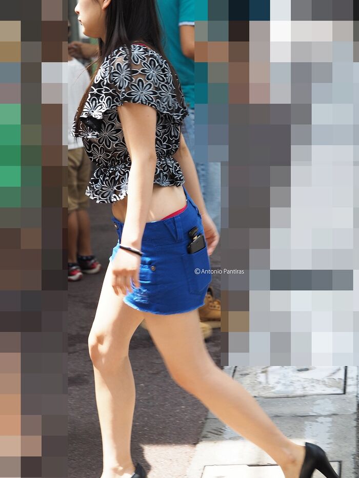 おお！チラリと光る腰パンチラがやけにエロい 5th image