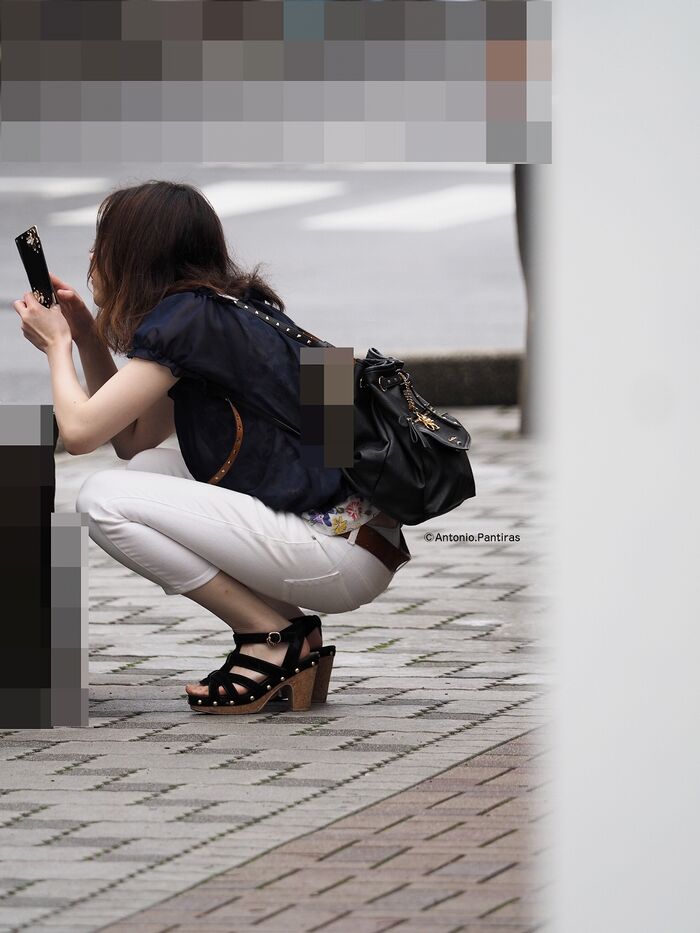 おお！チラリと光る腰パンチラがやけにエロい 8th image