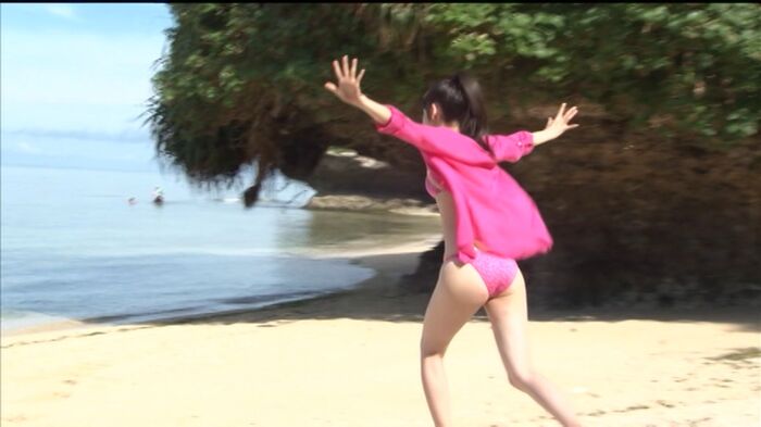 [Image] Maria Makino-chan, why does she bite her swimsuit into the crack so much that her buttocks are exposed? 24th image