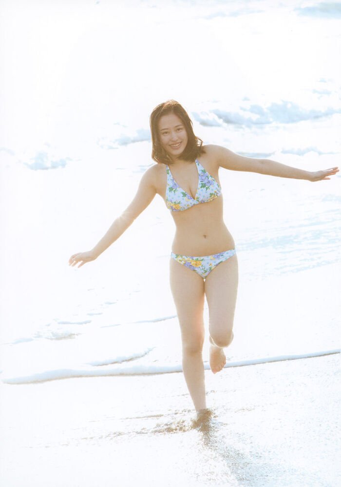 [Image] Maria Makino-chan, why does she bite her swimsuit into the crack so much that her buttocks are exposed? 28th image